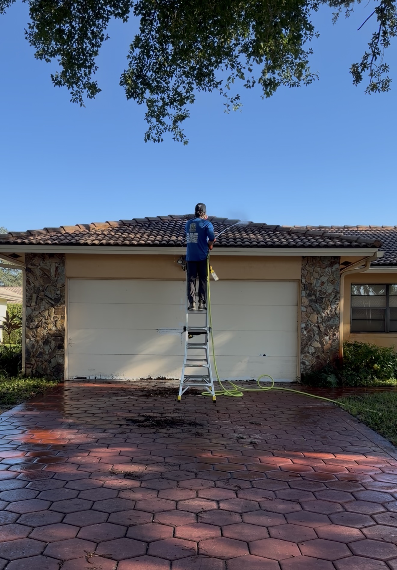 PowerGator cleaning a tile roof